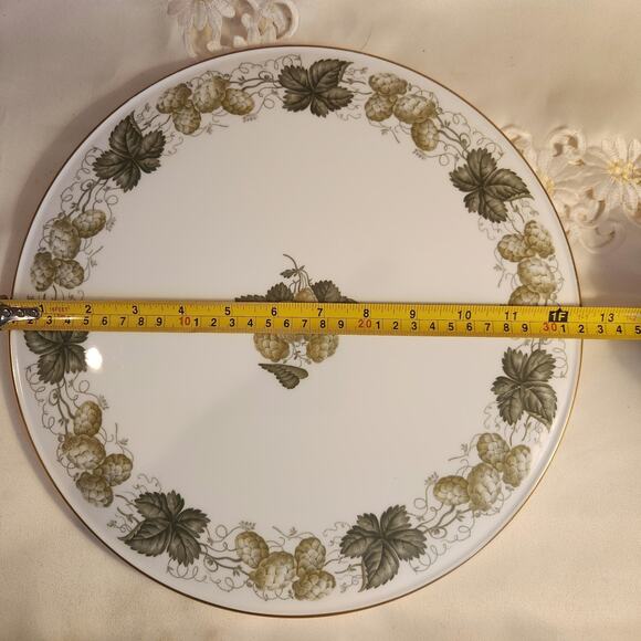 Royal Worcester The Worcester Hop Mathon Cake Plate 12" Raised Base 1965 England - Picture 5 of 9